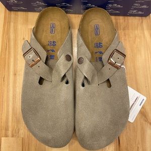 Brand new with tags Birkenstock Soft-bed Boston Clogs in Taupe!